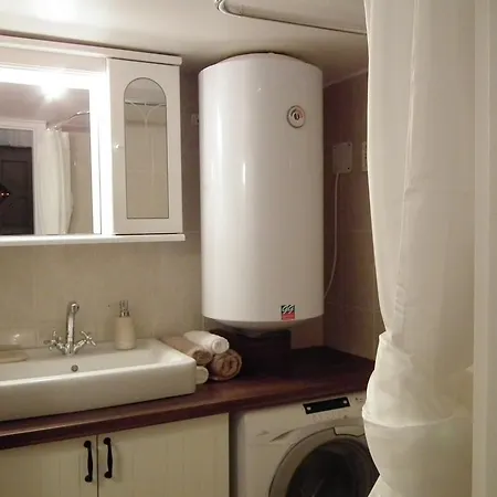 Nyilas Misi Viola Apartment Budapest