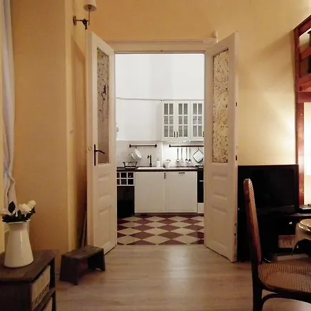 Nyilas Misi Viola * Budapest